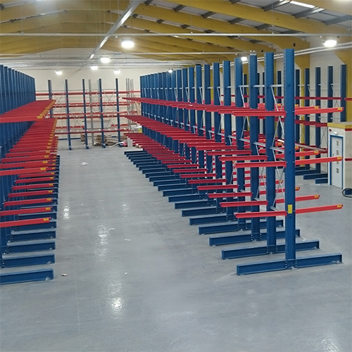 Modular cantilever racking system for pipes and long materials