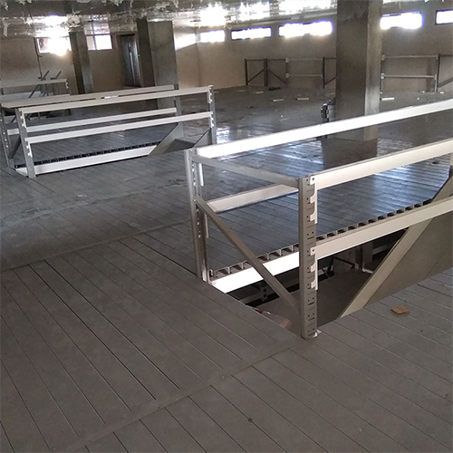 Flexible mezzanine floor system for warehouses
